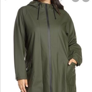 Great condition rain jacket! Halogen, size M.